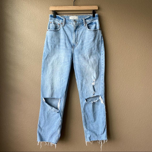 Abercrombie & Fitch Denim - Abercrombie & Fitch Ultra High Rise distressed Ankle straight baggy mom Jean